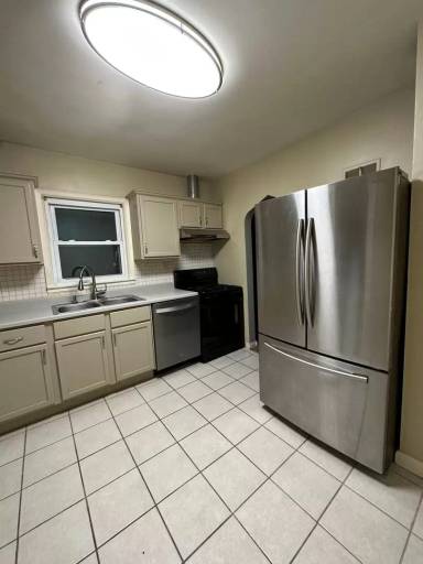 Main picture of 1530 W 11th St