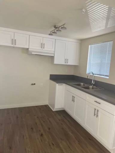 Main picture of 4643 W 118th St