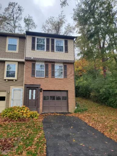 Main picture of 212 W Russets Cir