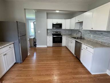 Main picture of 141 Laurel St