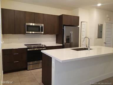 Main picture of 10431 NW 82nd St