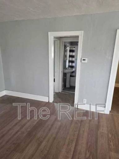 Main picture of 1023 Barrie Ave