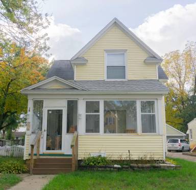 Main picture of 300 1/2 W 13th St