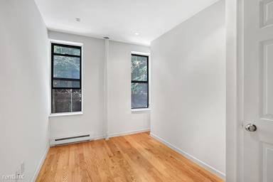 Main picture of 120 W 105th St