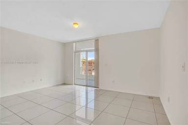 Main picture of 425 NE 30th St