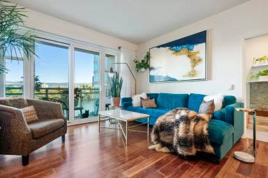 Main picture of Essex On Lake Merritt