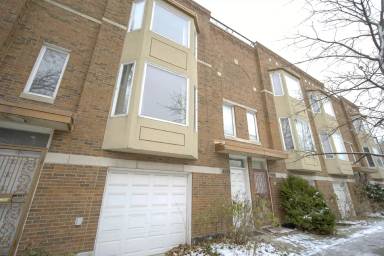 Main picture of 933 S Oakley Blvd