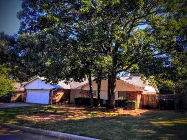 Main picture of 2433 Shady Tree Ln