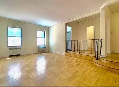 Main picture of 235 E 46th St