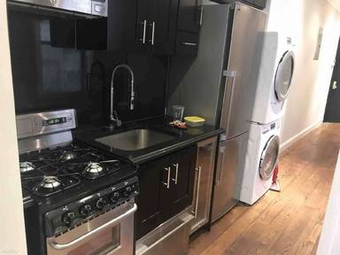 Main picture of 72 W 108th St