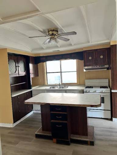 Main picture of 24 Spruce St