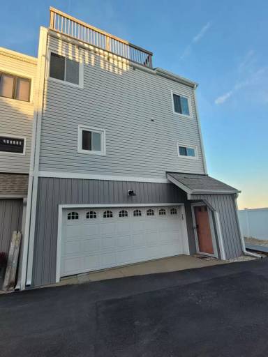 Main picture of 910 E Ocean View Ave