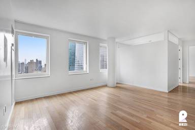 Main picture of 70 W 45th St