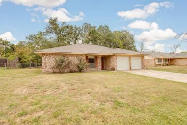 Main picture of 1201 Francis Dr