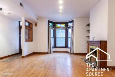 Main picture of 1042 W Newport Ave