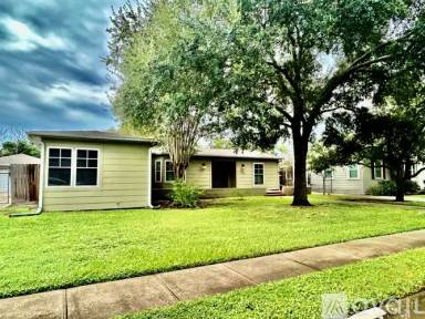 Main picture of 315 Laurel Dr
