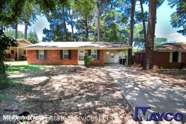 Main picture of 9434 Woodcrest Dr