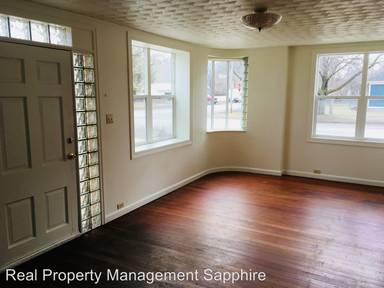 Main picture of 323 S 7th St