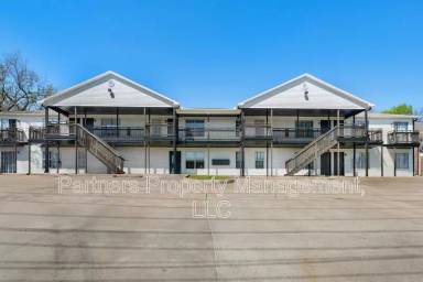 Main picture of 825 N Leverett Ave