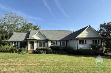 Main picture of 2071 Howlong Ave