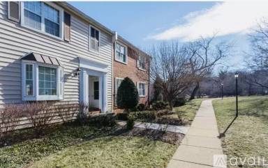 Main picture of 2641 S Walter Reed Drive