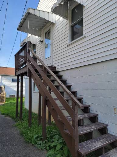 Main picture of 1021 1/2 West Virginia Ave