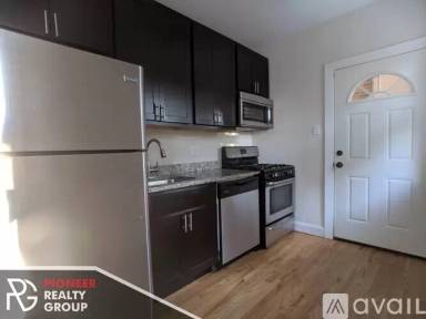 Main picture of 4036 1/2 N Ashland Ave
