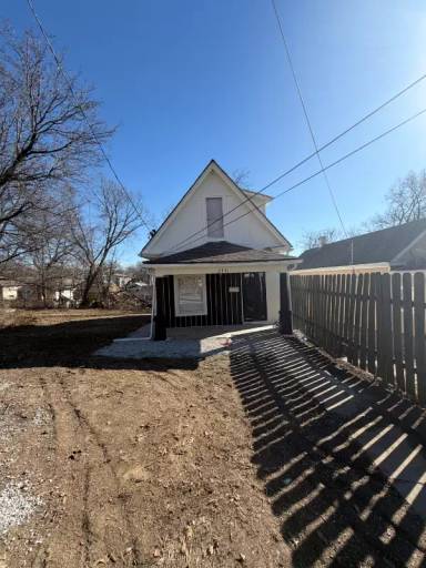 Main picture of 2451 Chelsea Ave