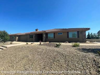 Main picture of 3015 N Victoria Dr
