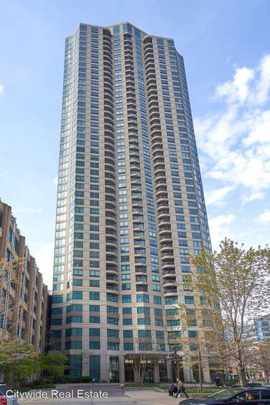 Main picture of 400 N La Salle Dr