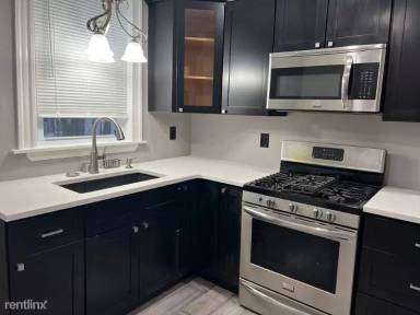 Main picture of 2 Maple Ct