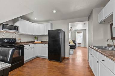 Main picture of 1412 N Durkee St