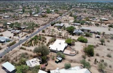 Main picture of 2238 E Desert Ln