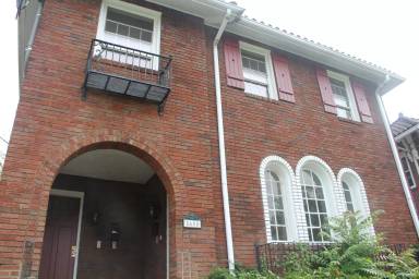 Main picture of 5608 Beacon St