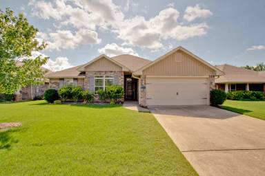Main picture of 239 Healey Dr