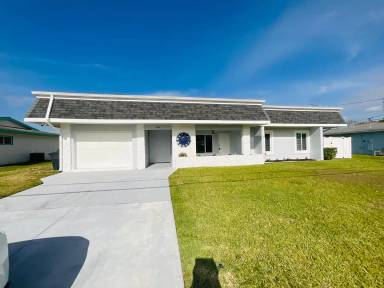 Main picture of 864 SE Degan Dr