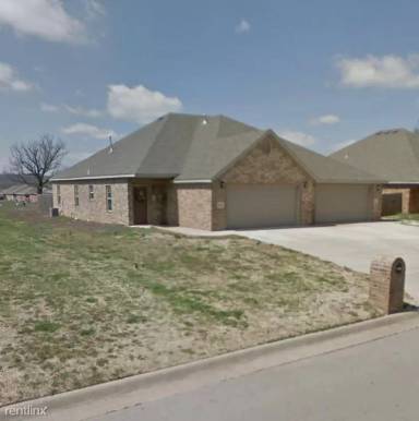 Main picture of 304 Blunt Ave