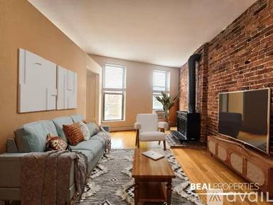 Main picture of 2214 N Clark St