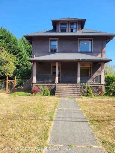 Main picture of 919 E Maple St