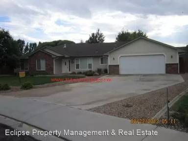Main picture of 303 Dogwood Dr