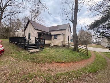 Main picture of 462 Whitehall Rd