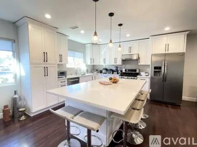 Main picture of 6648 Rhea Ave