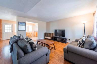 Main picture of 7421 Volunteer St NE