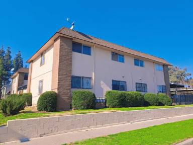 Main picture of 2029 E Pontiac Way