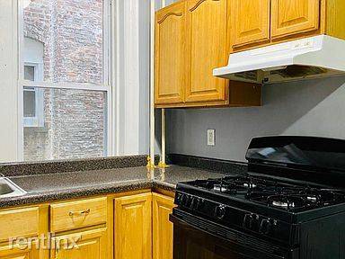 Main picture of 184 Broadway