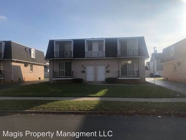 Main picture of 425 Saint Lawrence Ave