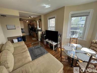 Main picture of 48 Lowell St