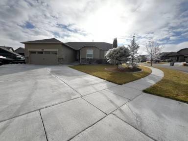 Main picture of 2124 S Kona Ave