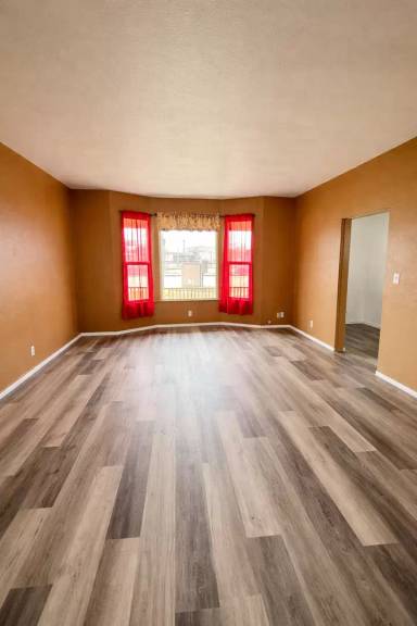 Main picture of 829 Emerson Ave