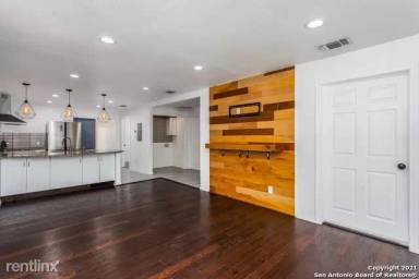 Main picture of 227 E Baylor